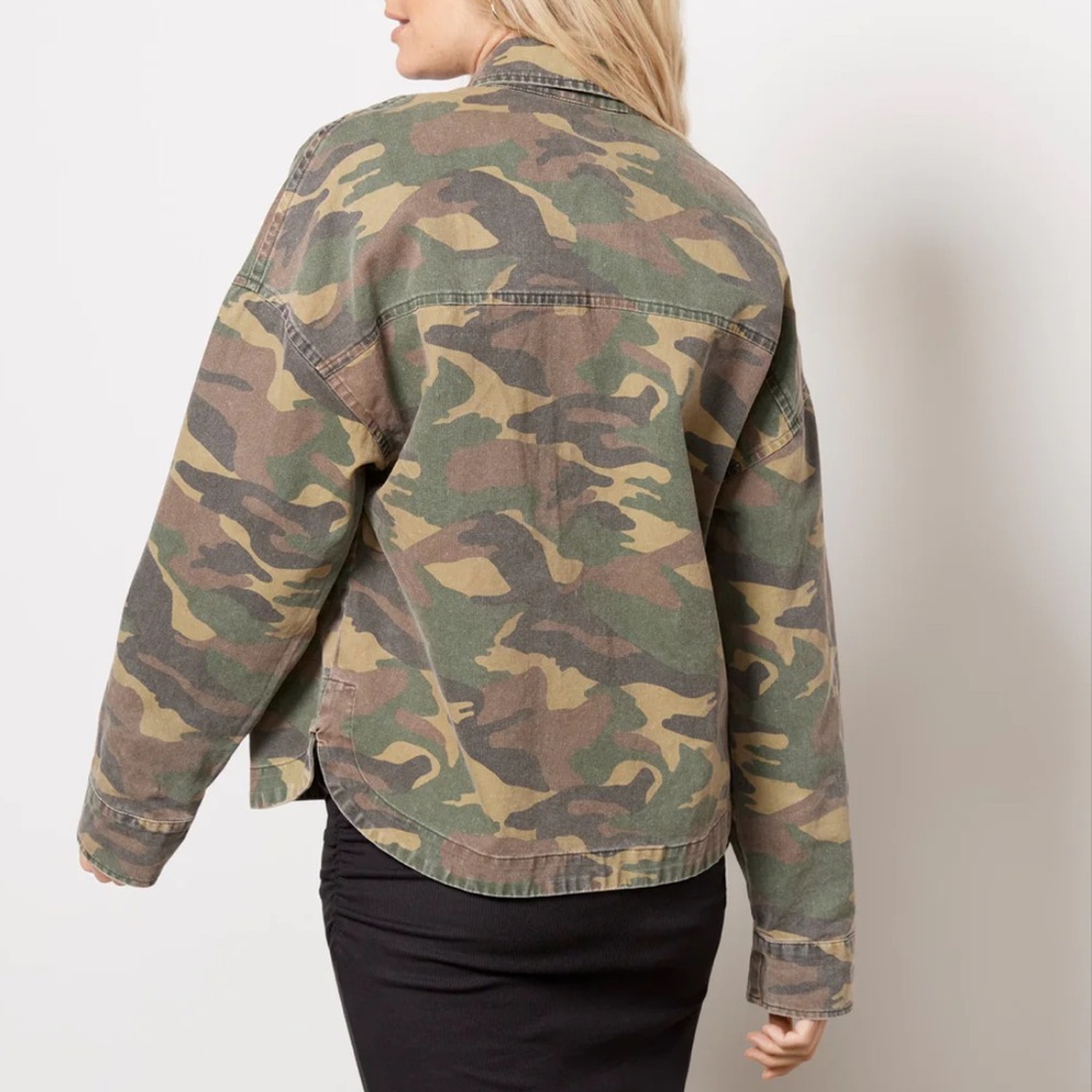 Sundry Camo Shacket - Picture 2 of 7